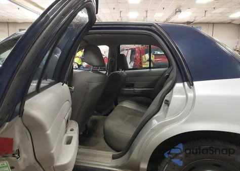 2003 Ford Crown Victoria Police z USA, uszkodzony, nr VIN 2FAFP71W23X123974